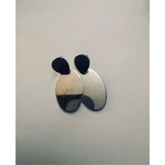 CUTE SILVER BUTTON EARRINGS - Picture 3 of 6